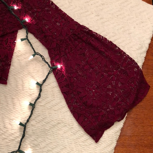 Lace burgundy crop top with flare sleeves - Picture 2 of 6